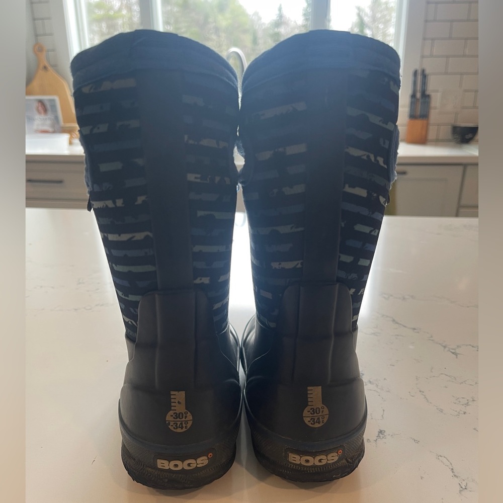 Blue kids Bogs size 10